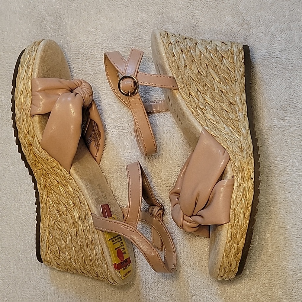 Anne Klein "Wheatley" Women's Nude Espadrille Wedge Sandals, NWT - Picture 6 of 10